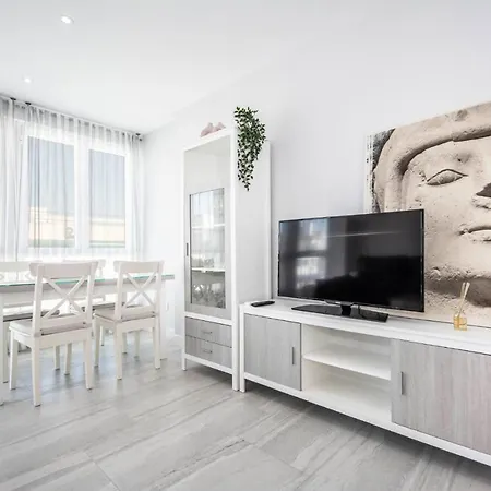 Brightful San Isidro アパート *